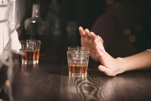 Przepicie wszywki alkoholowej: koszty i konsekwencje